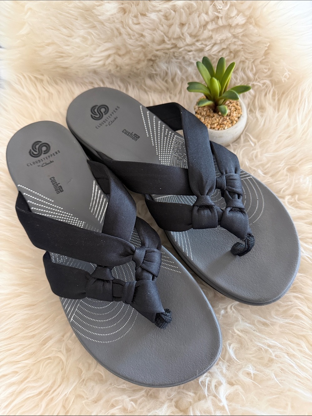 Cloudsteppers by Clarks wms 10M Sandals black Soft Cushion Concave Heelbed 2”hee